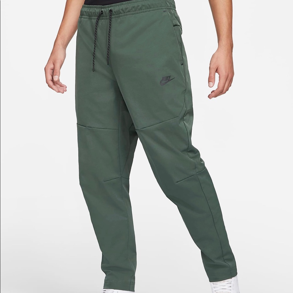 NWT Men’s Nike Sportswear Pants Size L